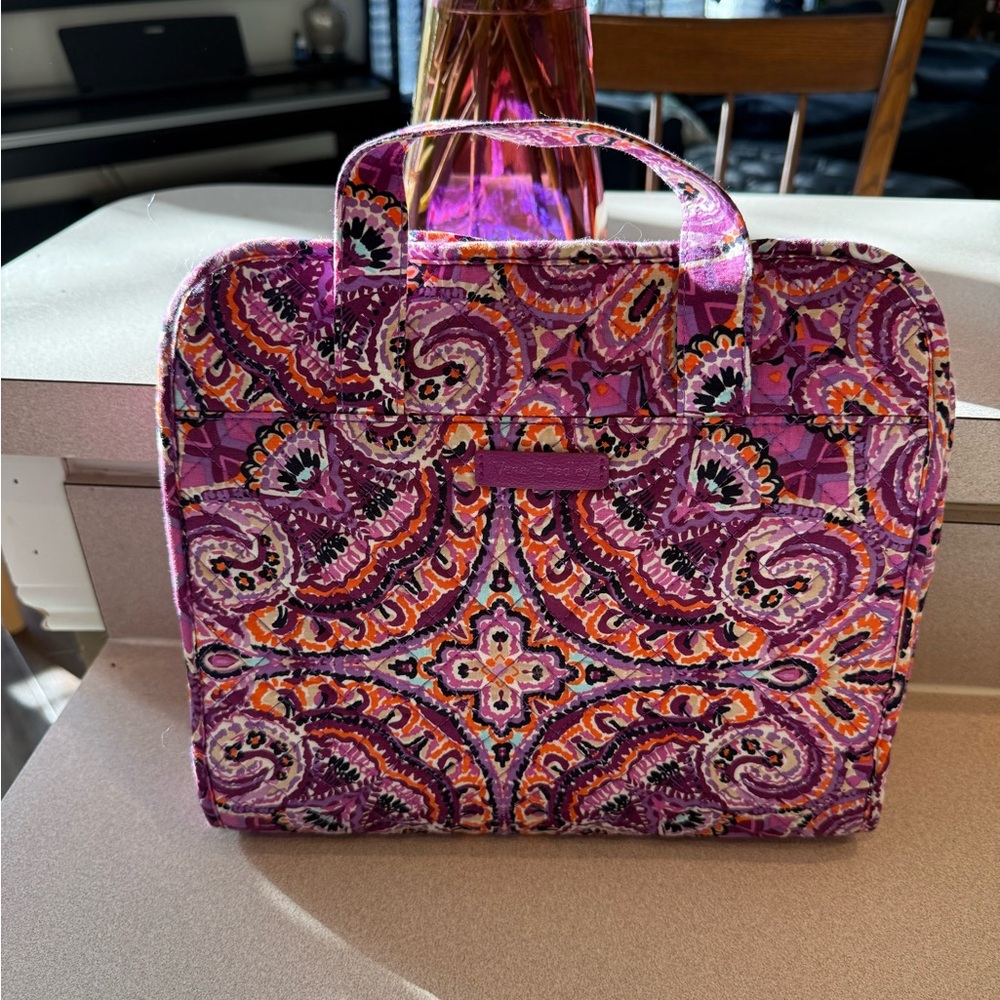 Vera Bradley hanging travel organizer in dream paisley pattern.